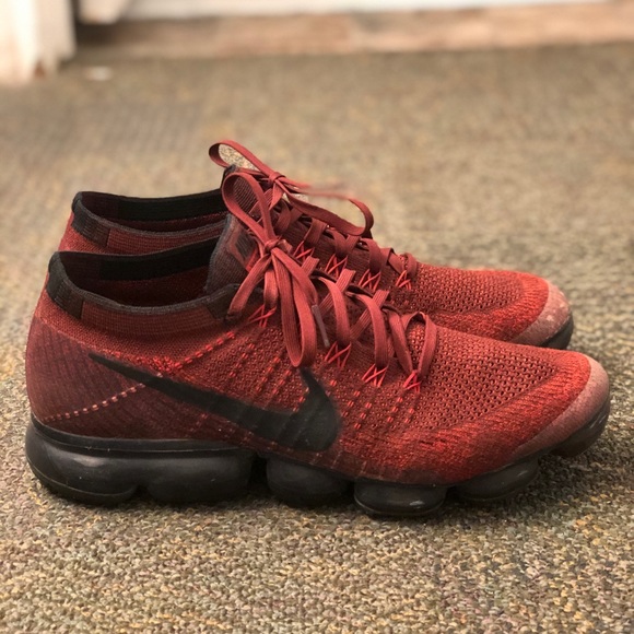 nike vapormax dark team red